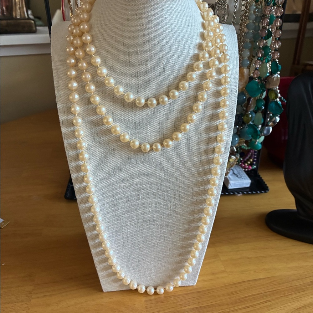 Vintage Faux Pearl long necklace.